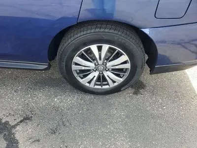 More photos of 2017 Nissan Pathfinder SL Sport Utility 4D at Lunde Auto Sales, MN