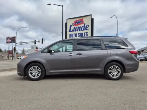 Gray 2017 Toyota Sienna XLE Minivan 4D for sale in Wadena, MN