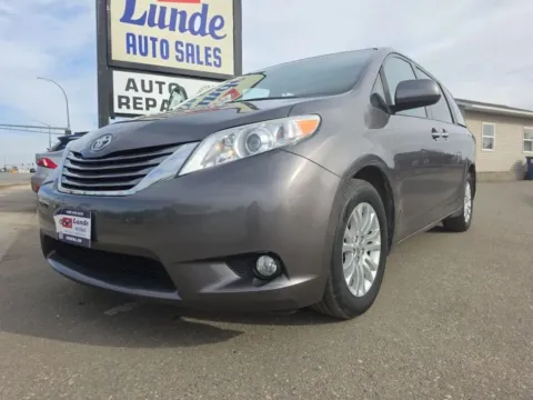 Gray 2017 Toyota Sienna XLE Minivan 4D for sale in Wadena, MN