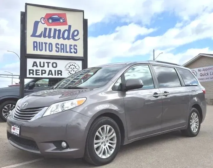 Gray 2017 Toyota Sienna XLE Minivan 4D for sale in Wadena, MN