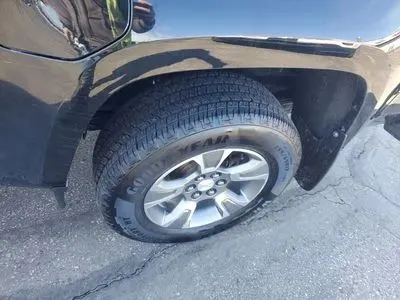 More photos of 2018 Chevrolet Colorado Crew Cab Z71 Pickup 4D 5 ft at Lunde Auto Sales, MN