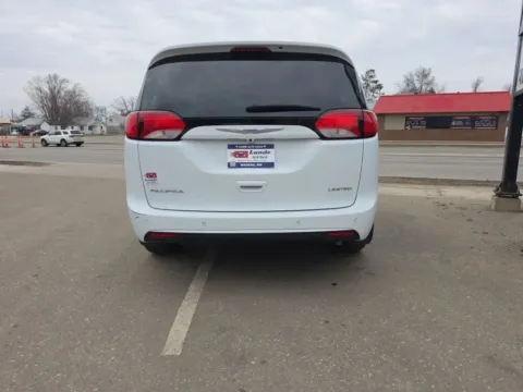 More photos of 2018 Chrysler Pacifica Limited Minivan 4D at Lunde Auto Sales, MN