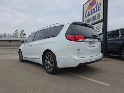 More photos of 2018 Chrysler Pacifica Limited Minivan 4D at Lunde Auto Sales, MN