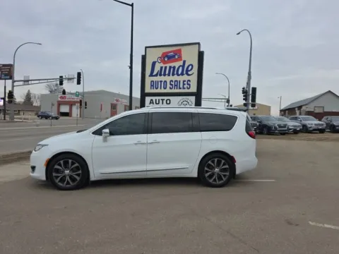 White 2018 Chrysler Pacifica Limited Minivan 4D for sale in Wadena, MN