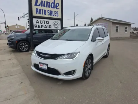 Another view of 2018 Chrysler Pacifica Limited Minivan 4D for sale in Wadena, MN at Lunde Auto Sales