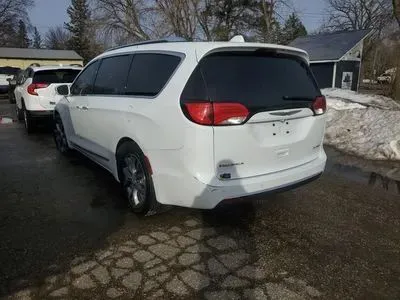 More photos of 2018 Chrysler Pacifica Limited Minivan 4D at Lunde Auto Sales, MN