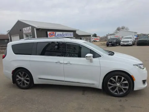 Another view of 2018 Chrysler Pacifica Limited Minivan 4D for sale in Wadena, MN at Lunde Auto Sales