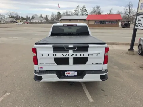 More photos of 2021 Chevrolet Silverado 1500 Crew Cab Custom Pickup 4D 5 3/4 ft at Lunde Auto Sales, MN