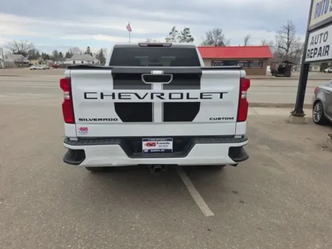 More photos of 2021 Chevrolet Silverado 1500 Crew Cab Custom Pickup 4D 5 3/4 ft at Lunde Auto Sales, MN