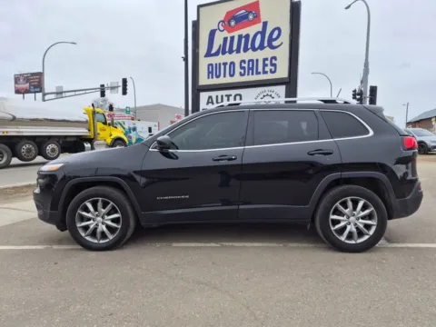 Photos of 2018 Jeep Cherokee Limited Sport Utility 4D for sale in Wadena, MN at Lunde Auto Sales