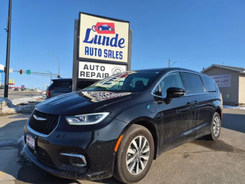 Photos of 2023 Chrysler Pacifica Hybrid Touring L Van 4D for sale in Wadena, MN at Lunde Auto Sales