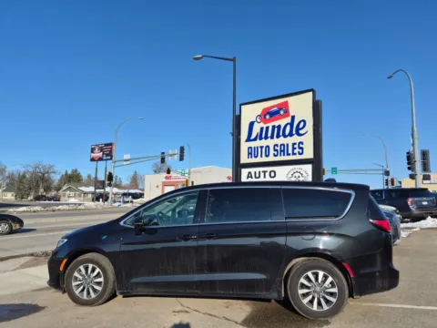 Another view of 2023 Chrysler Pacifica Hybrid Touring L Van 4D for sale in Wadena, MN at Lunde Auto Sales