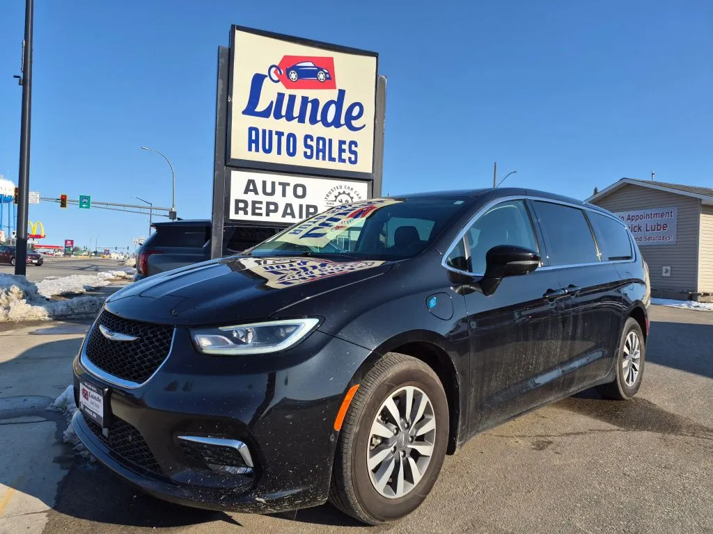 Black 2023 Chrysler Pacifica Hybrid Touring L Van 4D for sale in Wadena, MN