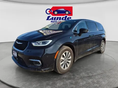 Black 2023 Chrysler Pacifica Hybrid Touring L Van 4D for sale in Wadena, MN