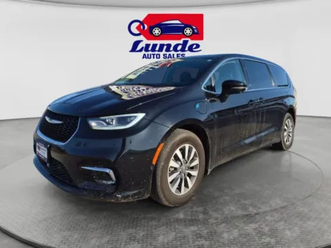 Black 2023 Chrysler Pacifica Hybrid Touring L Van 4D for sale in Wadena, MN