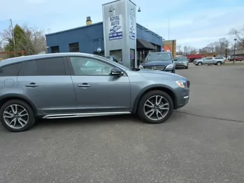 More photos of 2018 Volvo V60 T5 Cross Country Wagon 4D at Lunde Auto Sales, MN