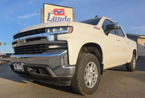 White 2020 Chevrolet Silverado 1500 Crew Cab LT Pickup 4D 5 3/4 ft for sale in Wadena, MN