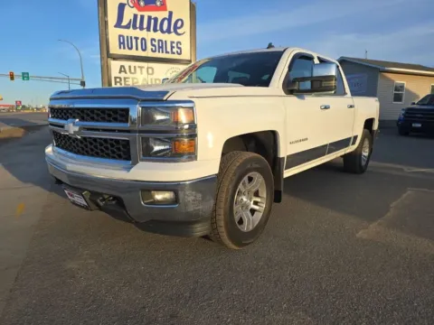 White 2014 Chevrolet Silverado 1500 Crew Cab LT Pickup 4D 5 3/4 ft for sale in Wadena, MN