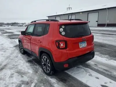 More photos of 2016 Jeep Renegade Latitude Sport Utility 4D at Lunde Auto Sales, MN