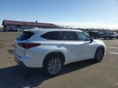 Another view of 2020 Toyota Highlander Platinum Sport Utility 4D for sale in Wadena, MN at Lunde Auto Sales