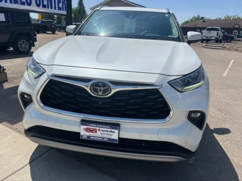 Another view of 2020 Toyota Highlander Platinum Sport Utility 4D for sale in Wadena, MN at Lunde Auto Sales