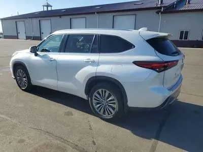 More photos of 2020 Toyota Highlander Platinum Sport Utility 4D at Lunde Auto Sales, MN