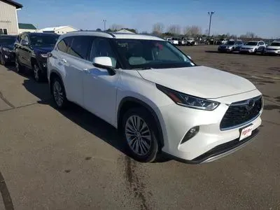 Photos of 2020 Toyota Highlander Platinum Sport Utility 4D for sale in Wadena, MN at Lunde Auto Sales