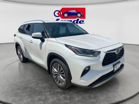 More photos of 2020 Toyota Highlander Platinum Sport Utility 4D at Lunde Auto Sales, MN