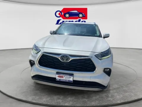 Another view of 2020 Toyota Highlander Platinum Sport Utility 4D for sale in Wadena, MN at Lunde Auto Sales