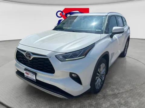 Photos of 2020 Toyota Highlander Platinum Sport Utility 4D for sale in Wadena, MN at Lunde Auto Sales