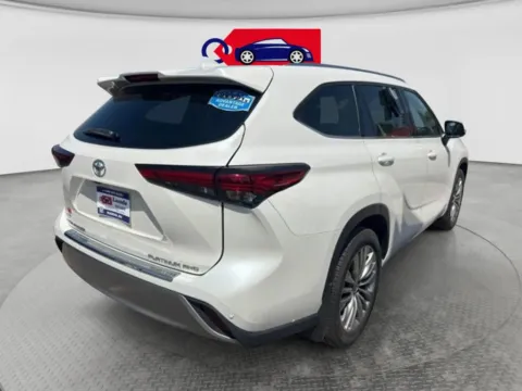 More photos of 2020 Toyota Highlander Platinum Sport Utility 4D at Lunde Auto Sales, MN