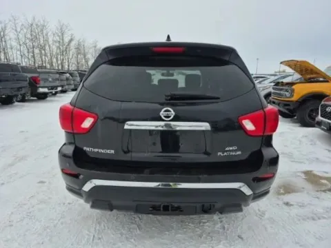 More photos of 2019 Nissan Pathfinder SL Sport Utility 4D at Lunde Auto Sales, MN