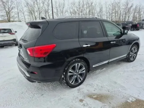 More photos of 2019 Nissan Pathfinder SL Sport Utility 4D at Lunde Auto Sales, MN