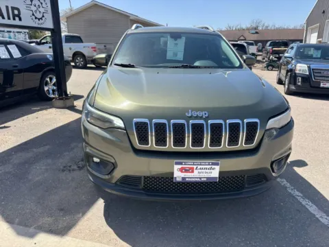 Photos of 2019 Jeep Cherokee Latitude Sport Utility 4D for sale in Wadena, MN at Lunde Auto Sales