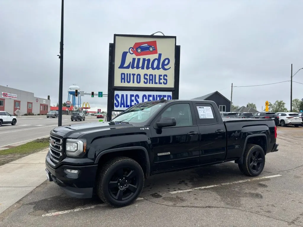 2017 GMC Sierra 4WD Double Cab Standard Box's photo