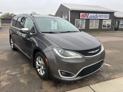 More photos of 2018 Chrysler Pacifica Limited Minivan 4D at Lunde Auto Sales, MN