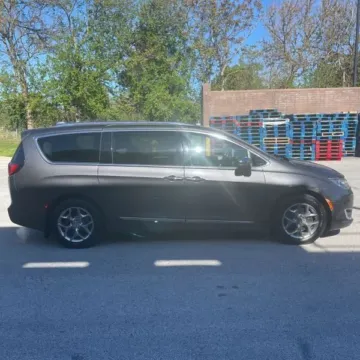 Another view of 2018 Chrysler Pacifica Limited Minivan 4D for sale in Wadena, MN at Lunde Auto Sales