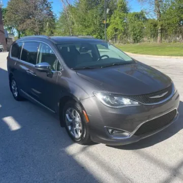 More photos of 2018 Chrysler Pacifica Limited Minivan 4D at Lunde Auto Sales, MN