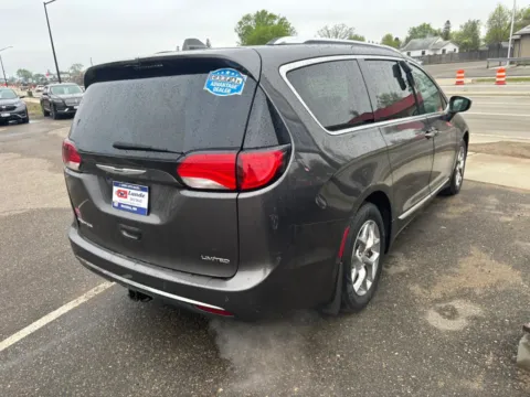 More photos of 2018 Chrysler Pacifica Limited Minivan 4D at Lunde Auto Sales, MN
