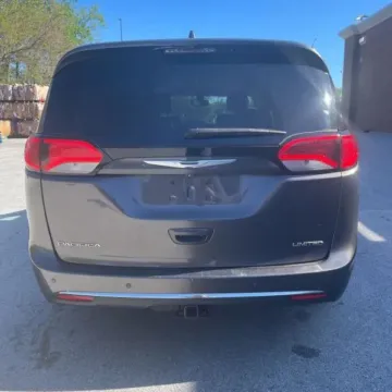 More photos of 2018 Chrysler Pacifica Limited Minivan 4D at Lunde Auto Sales, MN