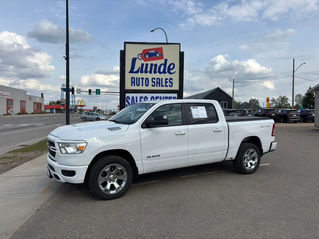 2023 RAM 1500 Big Horn/Lone Star 4x4 Crew Cab 5'7's photo