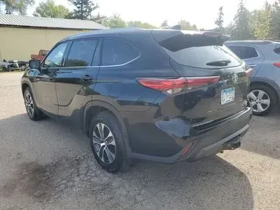 More photos of 2020 Toyota Highlander Hybrid XLE Sport Utility 4D at Lunde Auto Sales, MN