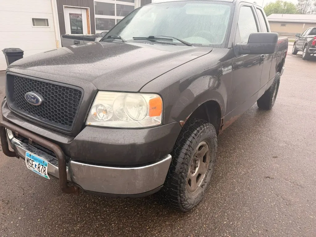 Gray 2005 Ford F-150 Super Cab XL Pickup 4D 8 ft for sale in Wadena, MN