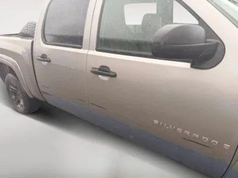 More photos of 2007 Chevrolet Silverado 1500 Crew Cab LT Pickup 4D 5 3/4 ft at Lunde Auto Sales, MN