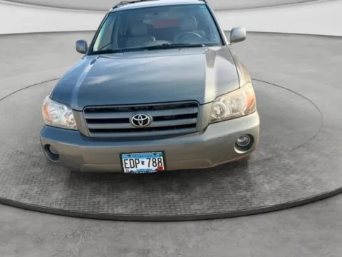 Photos of 2005 Toyota Highlander Sport Utility 4D for sale in Wadena, MN at Lunde Auto Sales