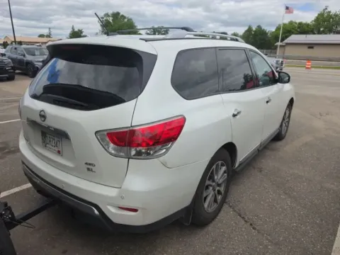 More photos of 2015 Nissan Pathfinder SL Sport Utility 4D at Lunde Auto Sales, MN