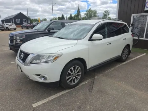 Photos of 2015 Nissan Pathfinder SL Sport Utility 4D for sale in Wadena, MN at Lunde Auto Sales