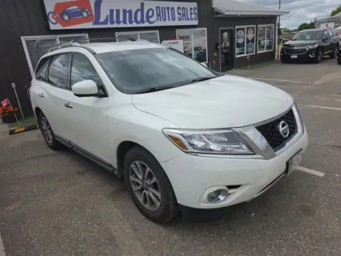 White 2015 Nissan Pathfinder SL Sport Utility 4D for sale in Wadena, MN