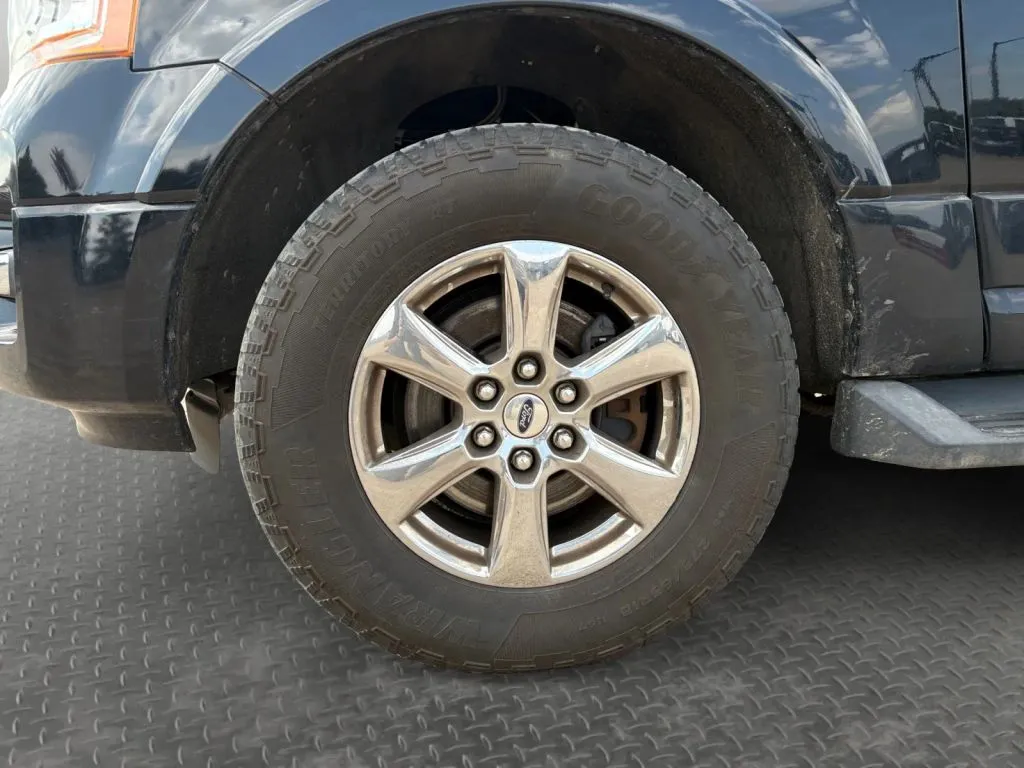 Ford Expedition EL photo 9