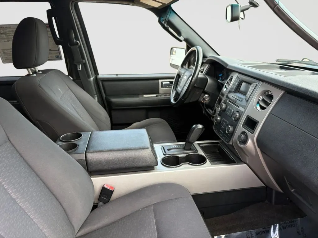 Ford Expedition EL photo 15